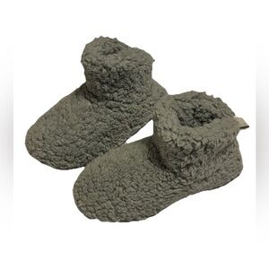 DEARFOAM GRAY SLIPPERS SIZE 5/6